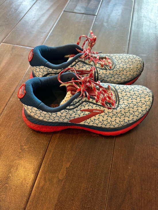 Brooks Shoes - Brooks Adrenaline 20 Women’s Running Shoe Star-Pattern in Blue and Red